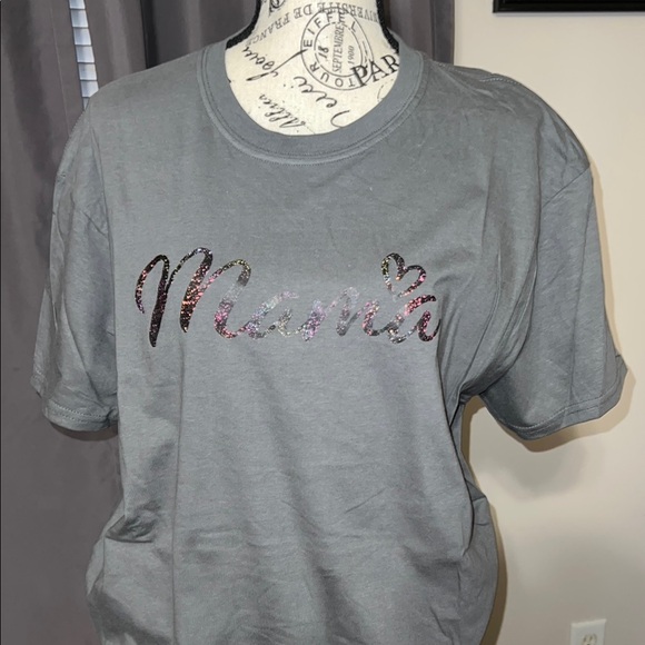 Gildan Gray T-Shirt with Color Splatter 'Mama' Design - Picture 1 of 3